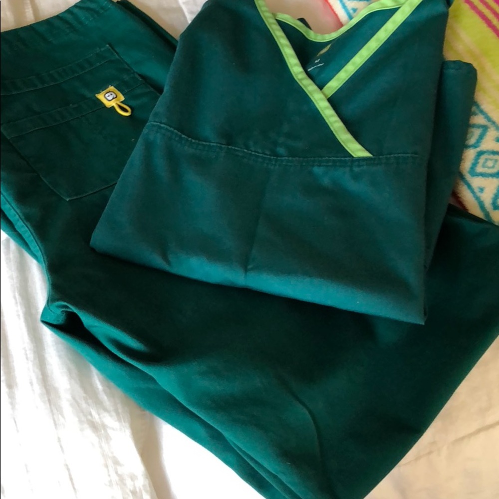 Scrub set
